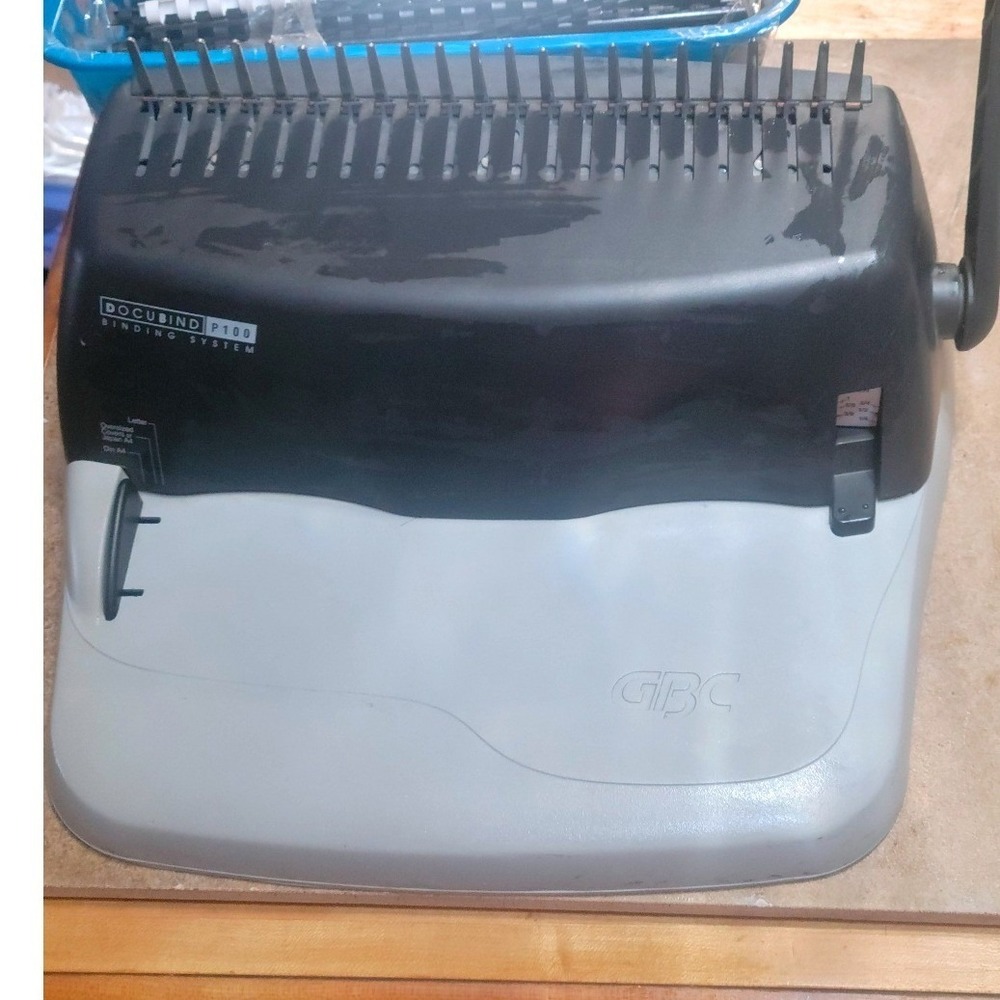 GBC DocuBind P100 Manual Comb Binding Machine System with Assorted Combs - Picture 6 of 6
